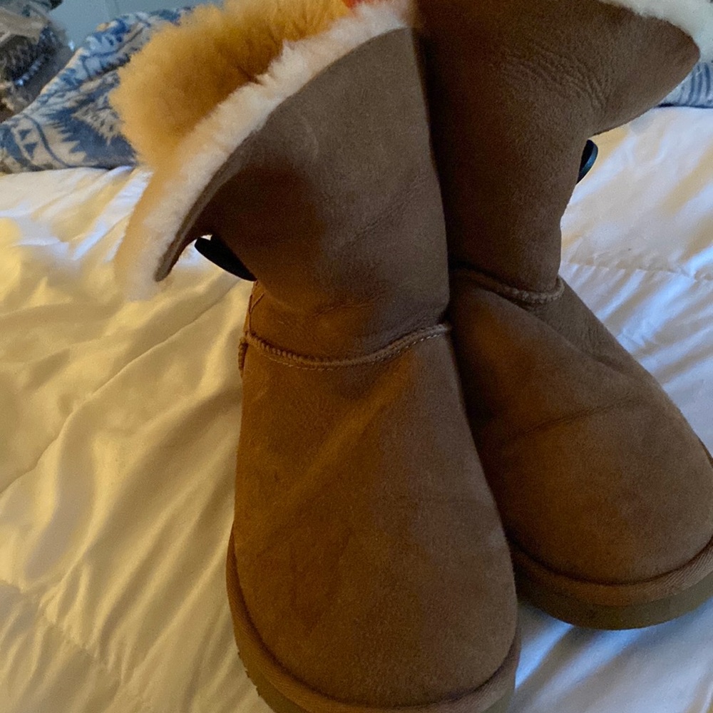 Ugg Boots. Size Women 7. Pre owned but very gently used. Only worn a few times.
